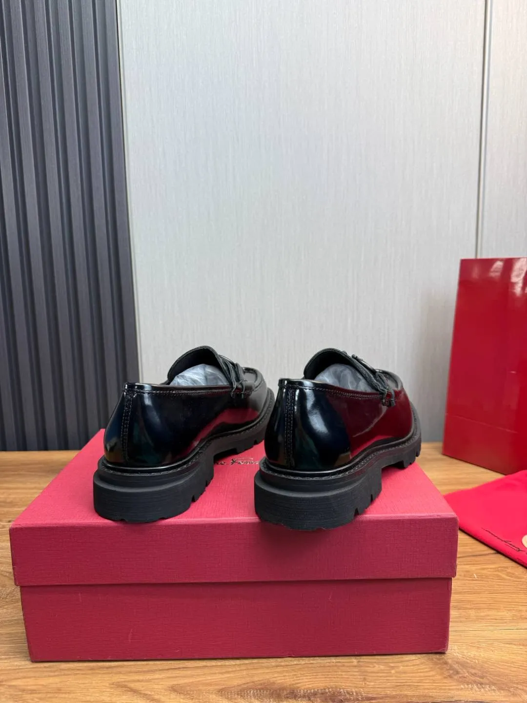 Men's shoes 💰880💰 Ferragamo. [Ferragamo] men's thick-soled loafers, the latest hot style, 1:1 original purchase quality, top quality, imported open-edge beaded cowhide leather on the upper, hand-made three-dimensional stitching highlights the round toe design, the inner foot pads are all imported cowhide, with original lightweight foam outsole, matching code 39-44, (38, 45 custom-made, non-refundable)